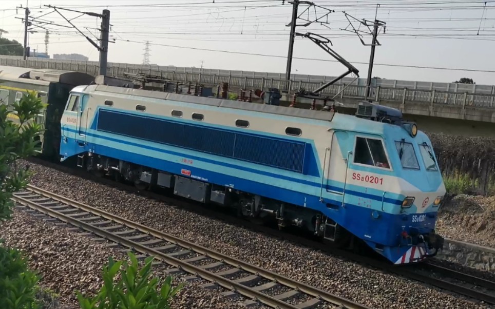 京沪线k807次无锡怀化接近苏州站前弓ss80201担当本务