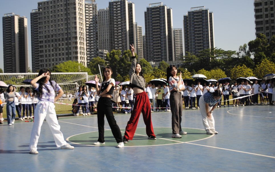 [图]是谁的DNA乱了？！来看花姐在校运会随舞开场翻跳时团甜歌串烧！