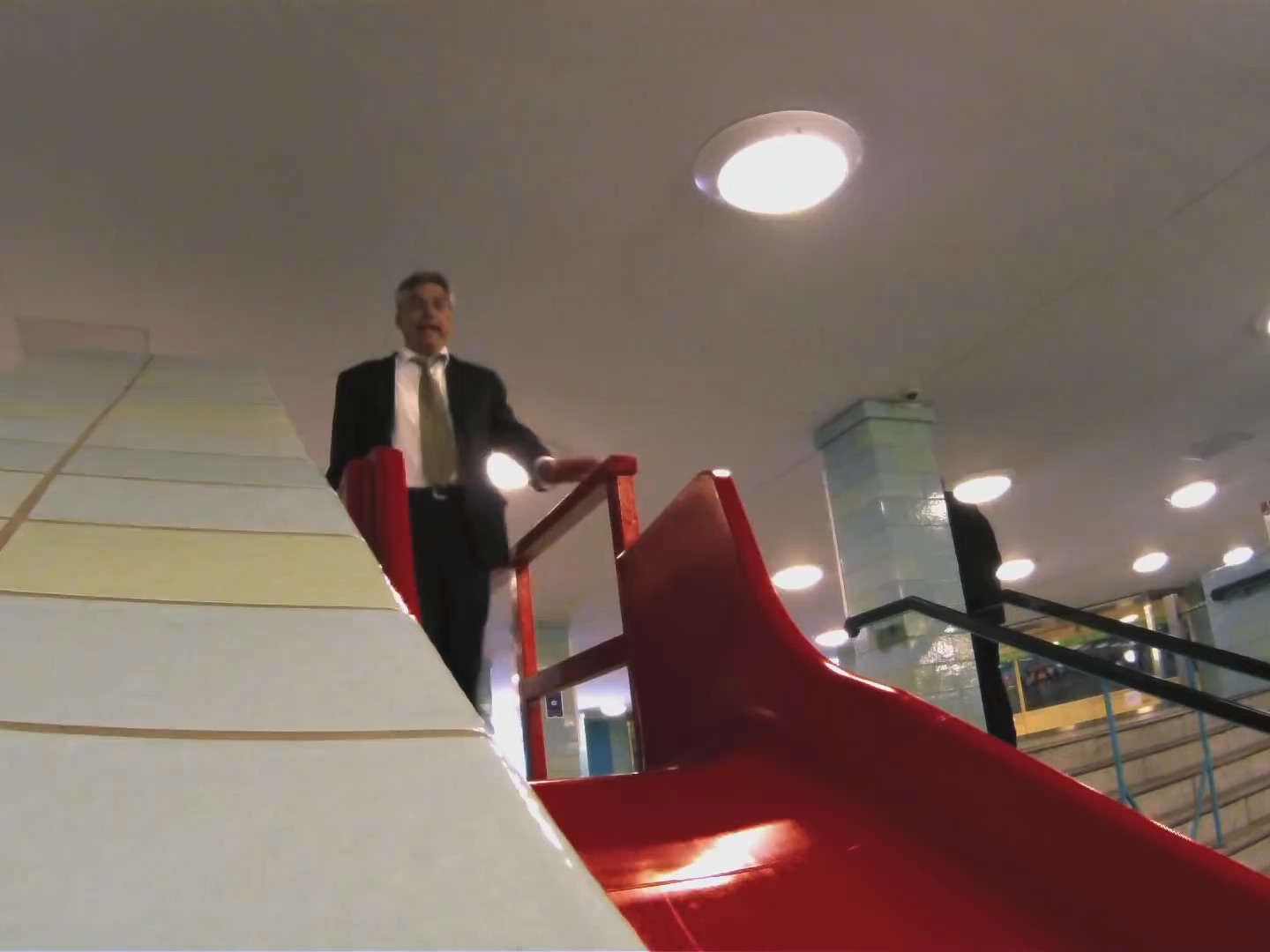 大众创意合集|volkswagen the fun theory 3 - 地铁站滑动楼梯 slide