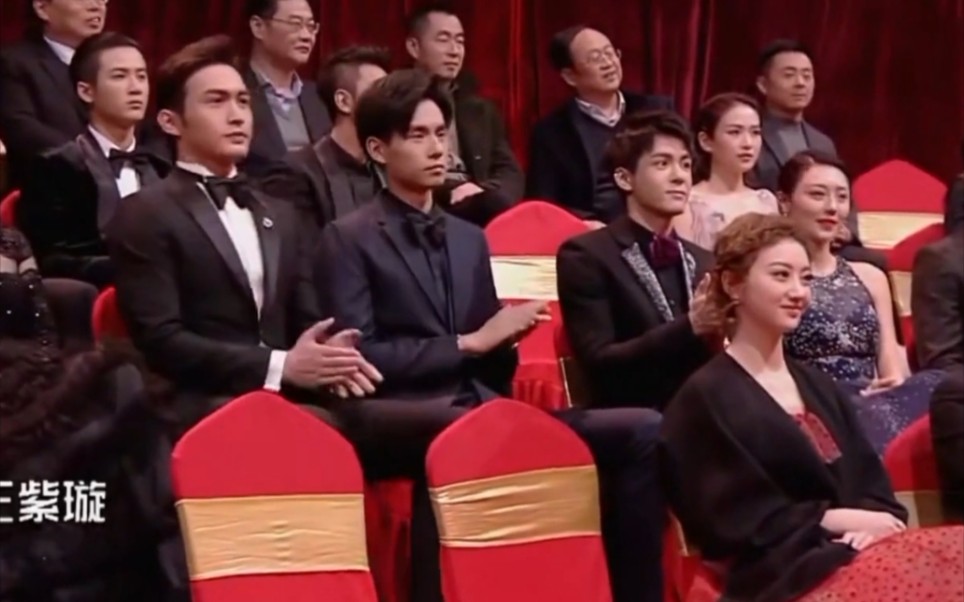 景甜张彬彬2017国剧盛典你坐在我前面景甜张彬彬前后座同台晚会合体