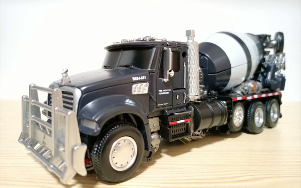 mt05搅拌车 人变载具