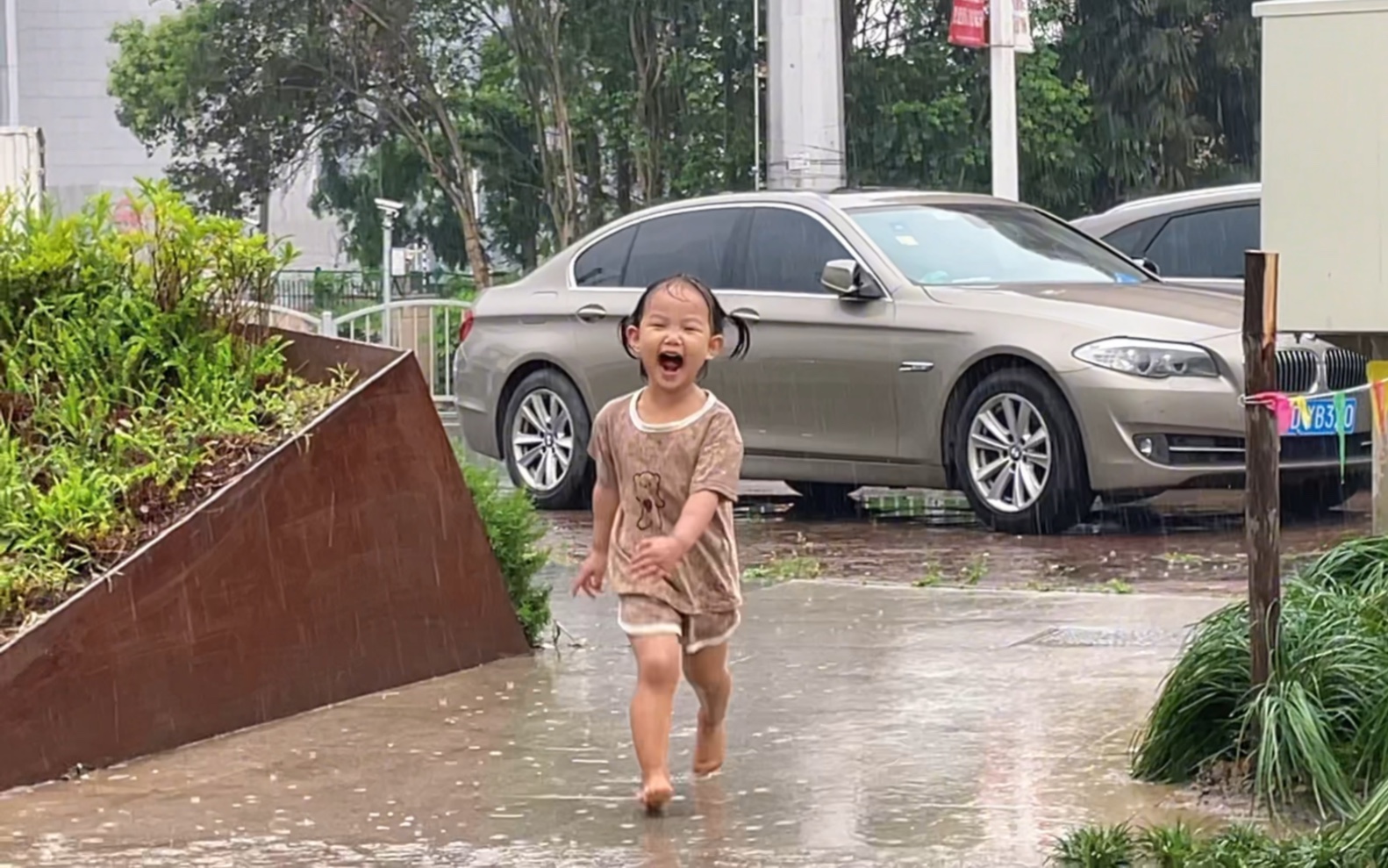 她作文里的下雨天会是什么样的呢哔哩哔哩bilibili