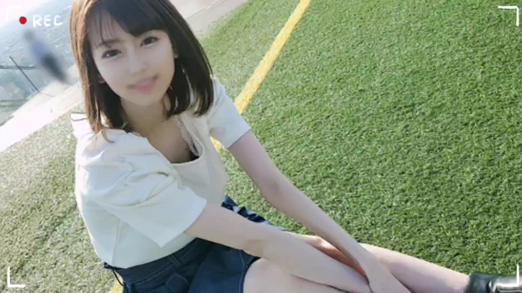 城市天际线上的微笑女孩?