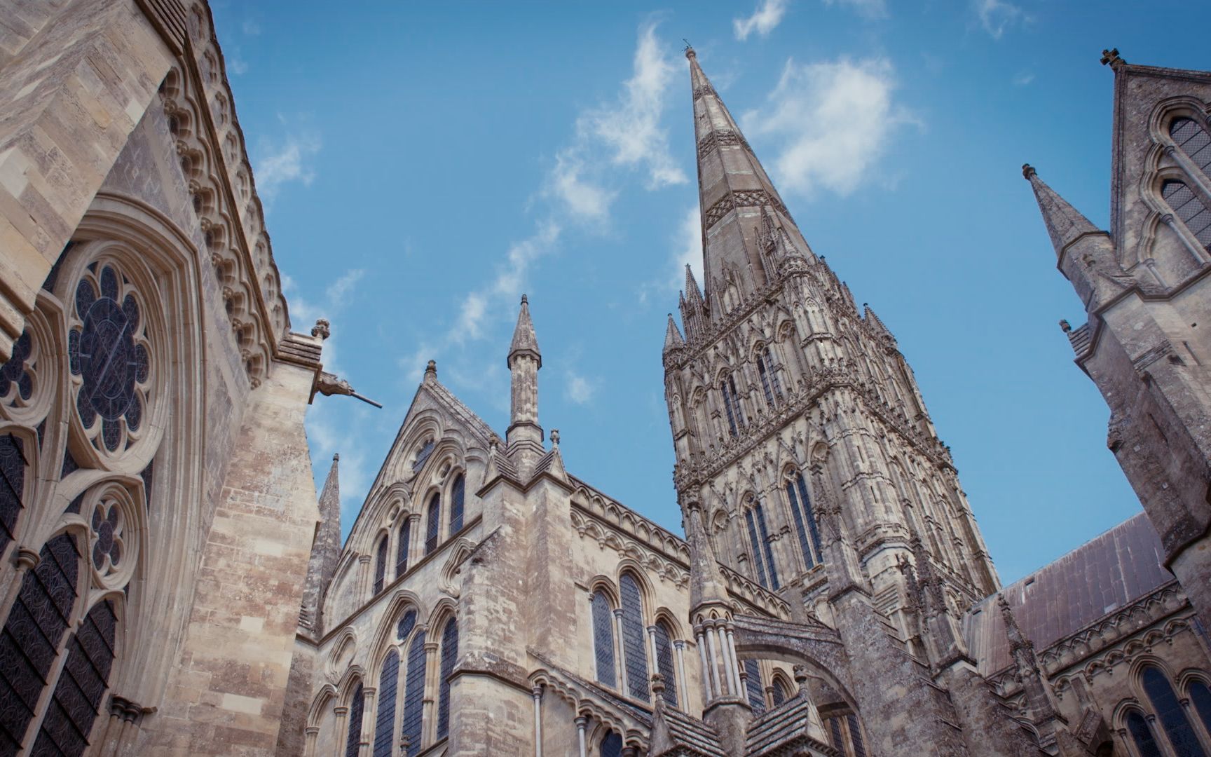 威廉戈尔丁教堂尖塔