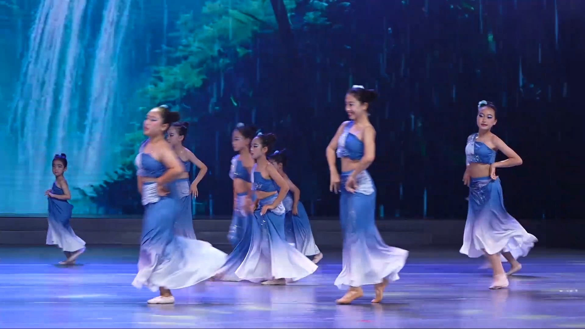 "七彩西双版纳"国际青少年艺术嘉年华