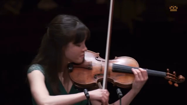 [图]Sylvia Huang performs Mozart Violin Concerto No. 4