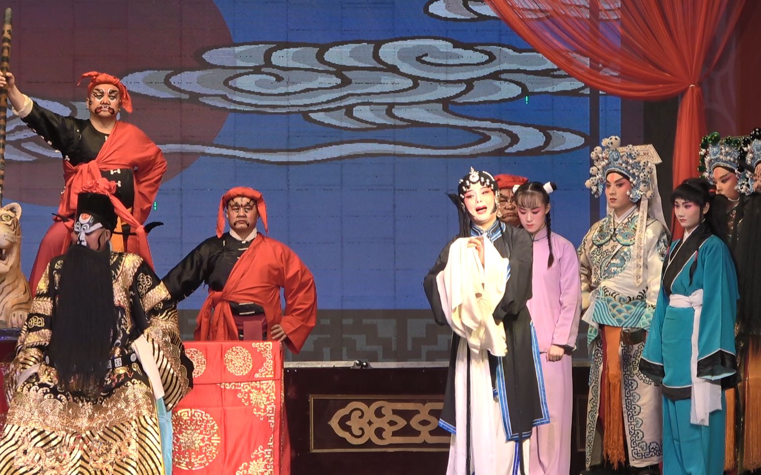 秦腔《铡美案》选段,演员的秦香莲演唱声情并茂,听来感人泪目