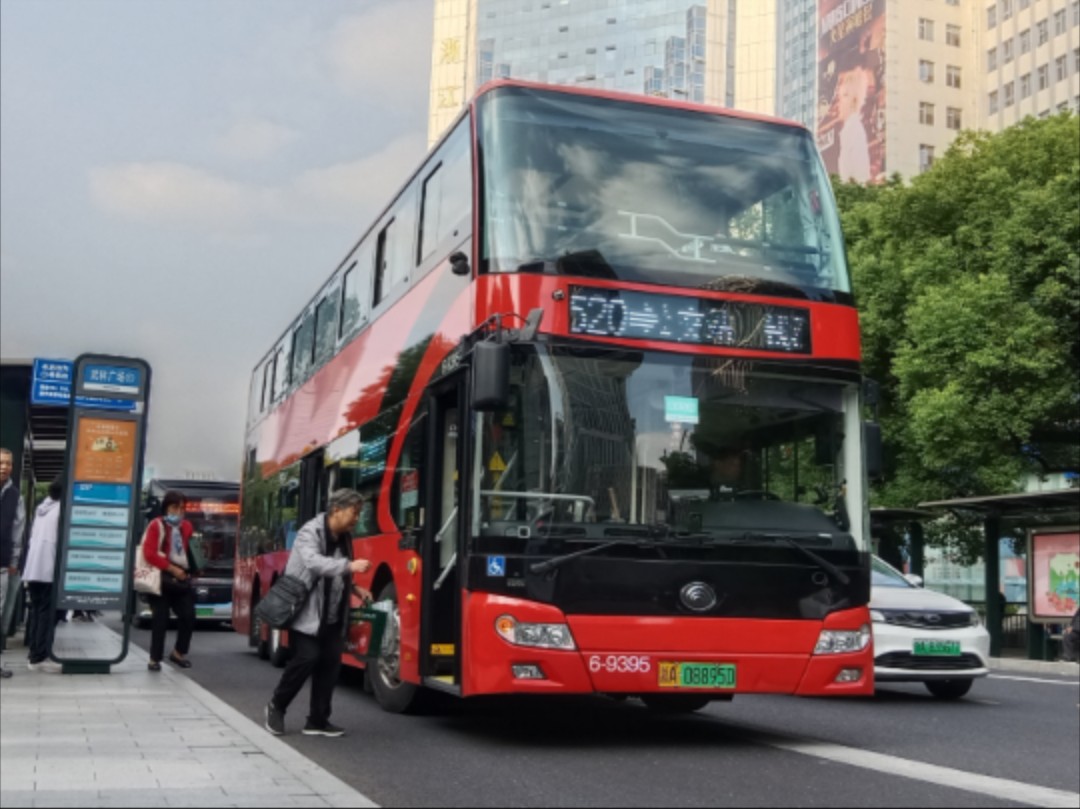 欢迎乘坐大红豆520路双层巴士 杭州公交集团