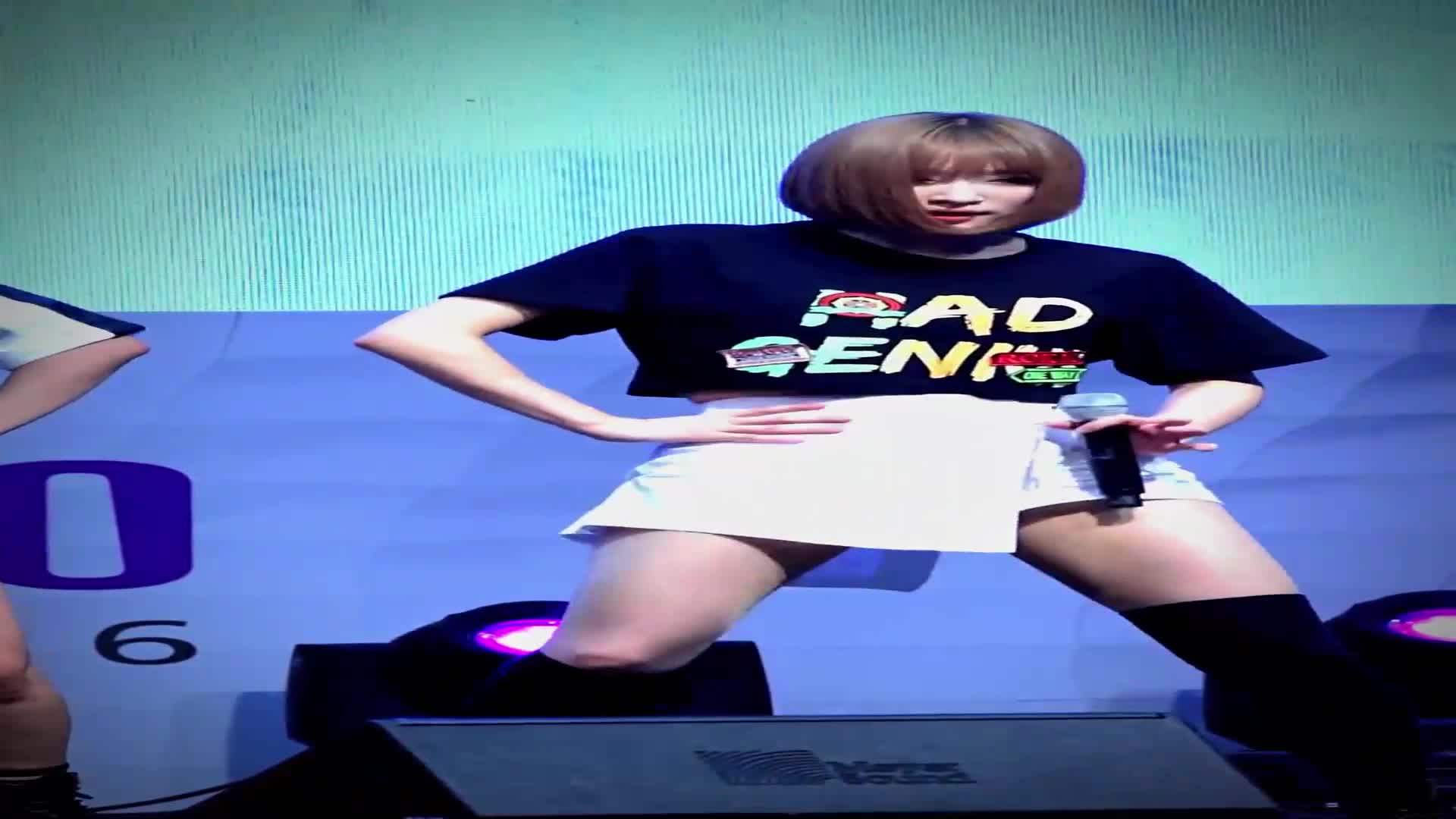 exid #上下 #安喜延 安喜延上下摆胯舞蹈,你喜欢吗?