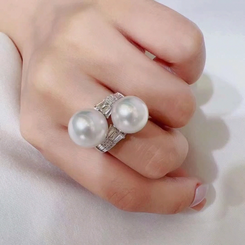 澳白双珠戒指 满钻 10-11/11-12mm正圆冷清光泽 微生长纹理 18k白金