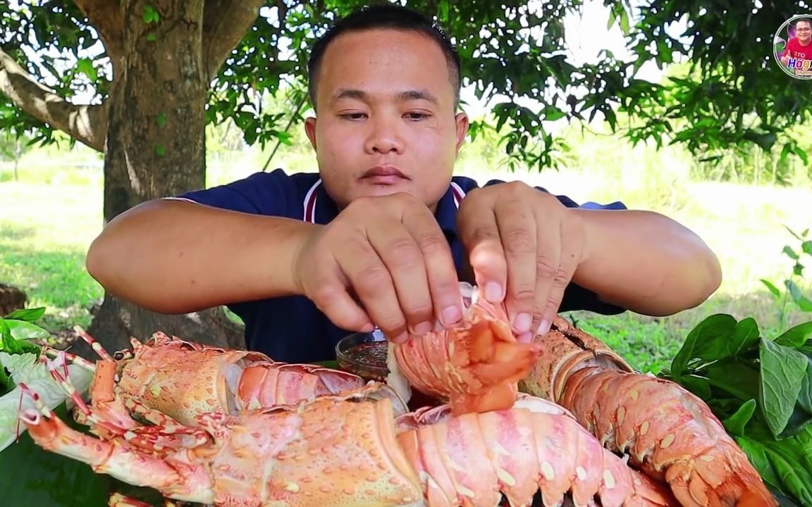 [图]กุ้งมังกรนึ่งเนื้อแน่นๆ น้ำจิ้มรสเด็ดแกล้มผักจากสวนแซ่บๆ