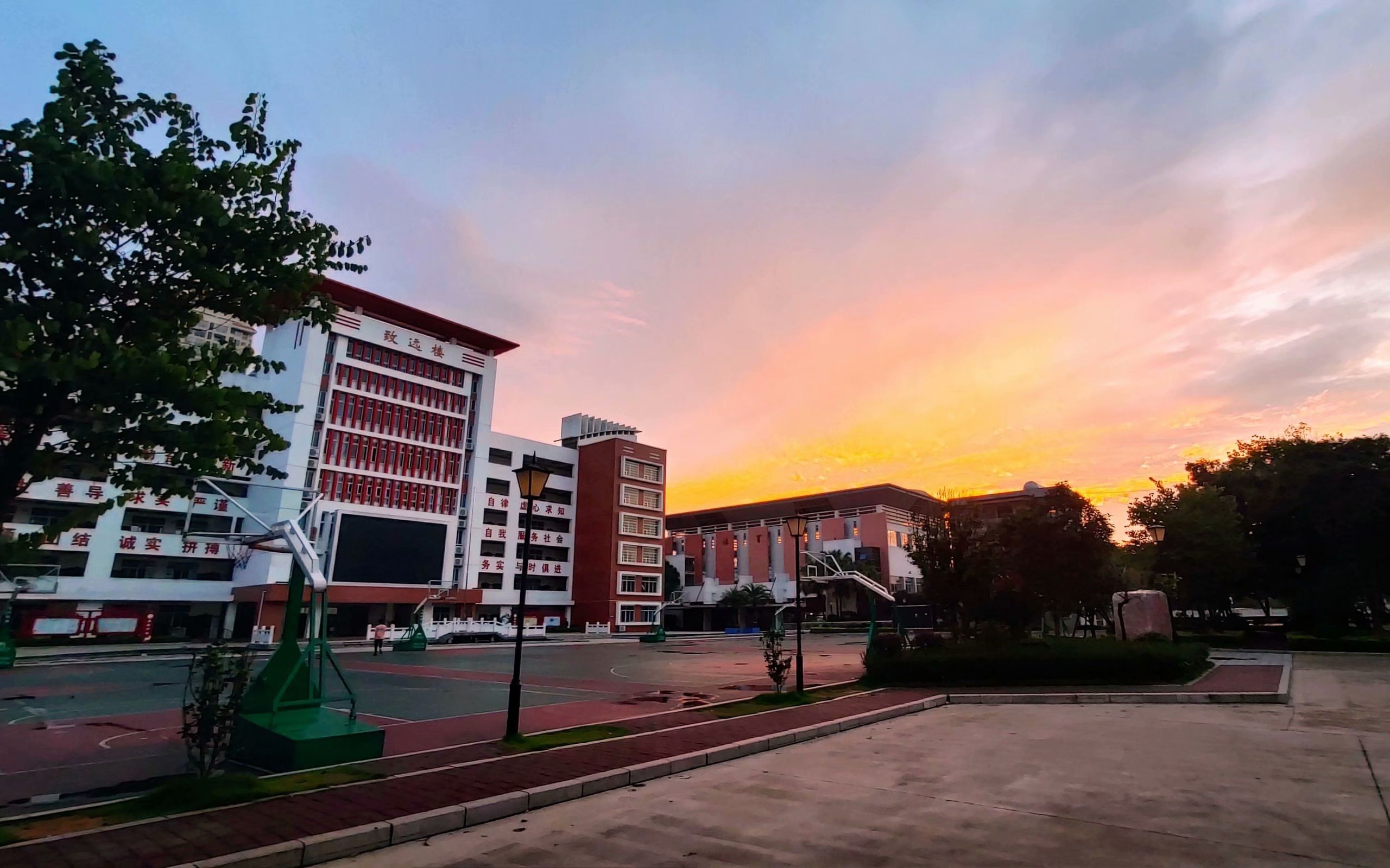 柳州市鹿寨县鹿鸣中学图片