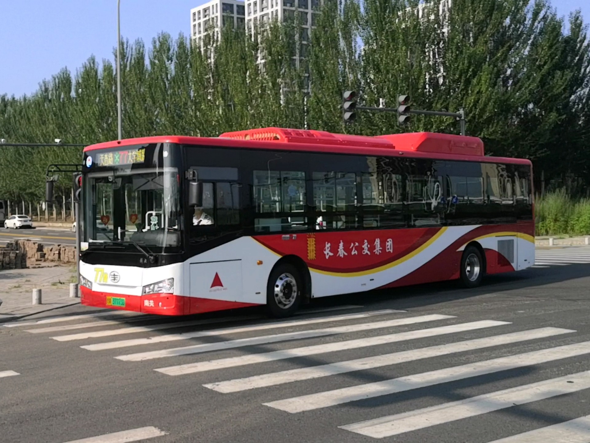 东部快速公交77路一汽金旅ca6120urbev22型纯电动公交车