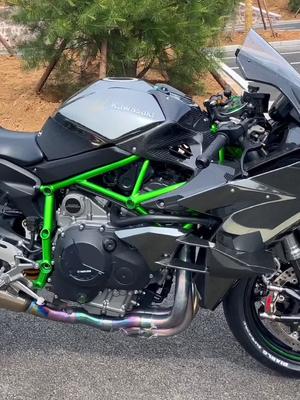 这两天出个关于川崎h2r的视频简单的跟大家讲一下这台机车中的布加迪