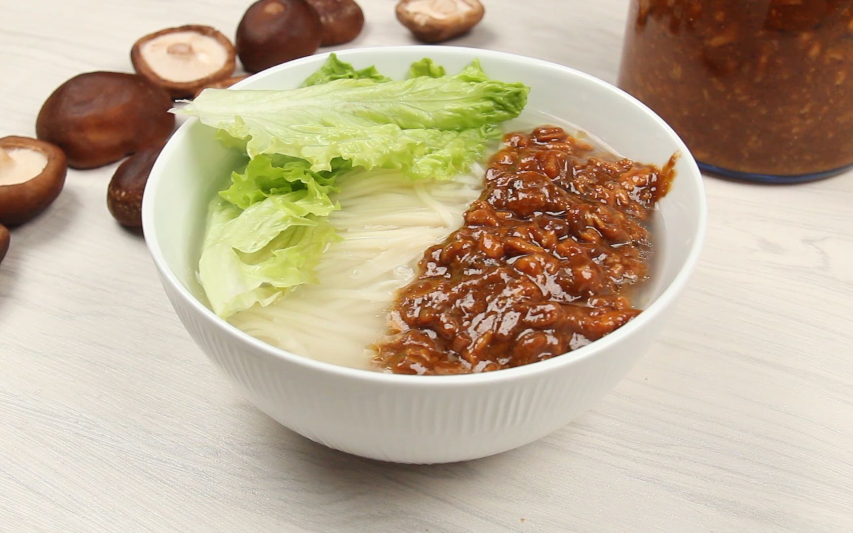 家庭版香菇鸡肉面,学会了再也不吃白煮面条了