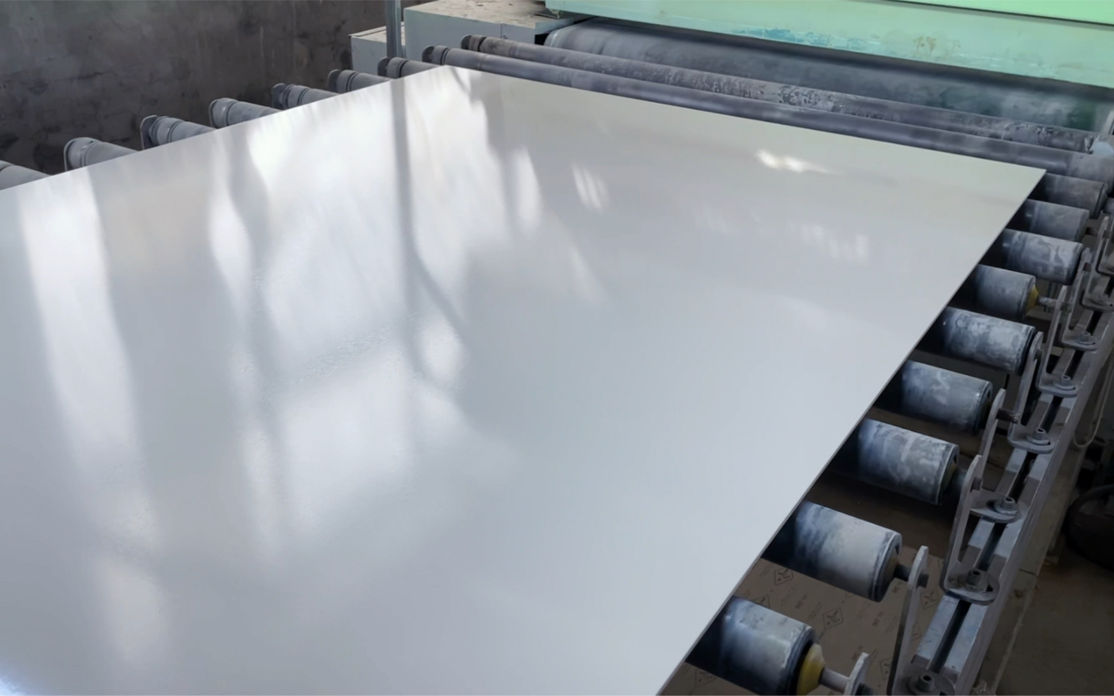 中琳诚建医疗洁净板索洁板无机预涂板钢钙板抗贝特板平贴板隧道板生产