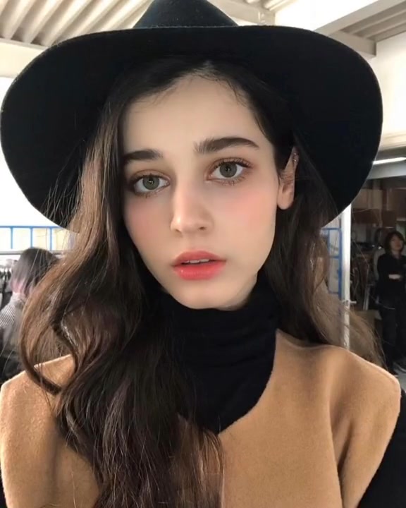 乌克兰浓颜系美女_哔哩哔哩_bilibili