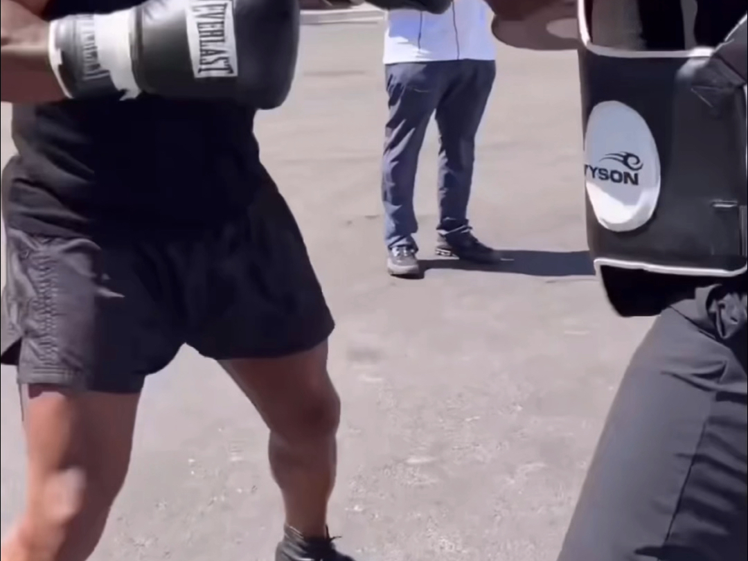 拳怕少壮,看来泰森是真的老了.