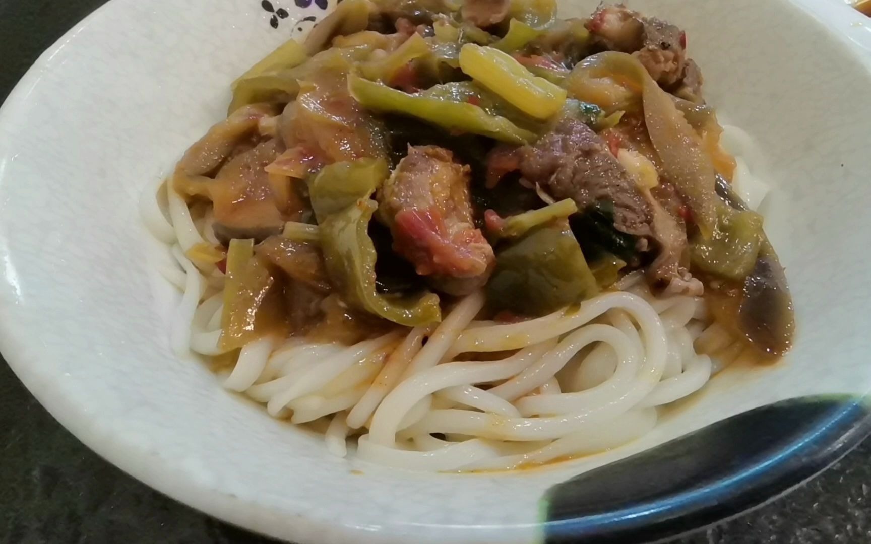 【每天一家店】新疆和田美食南苑小区茄子拉面_哔哩哔哩 (゜-゜)つロ