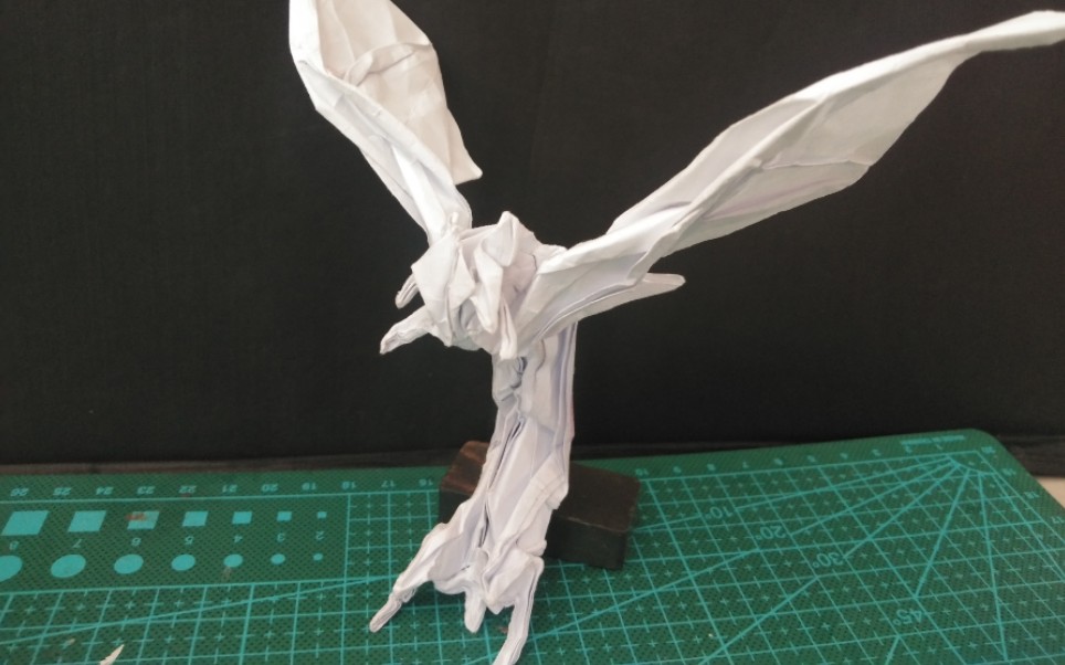 折纸霸气的巨翅飞龙图片