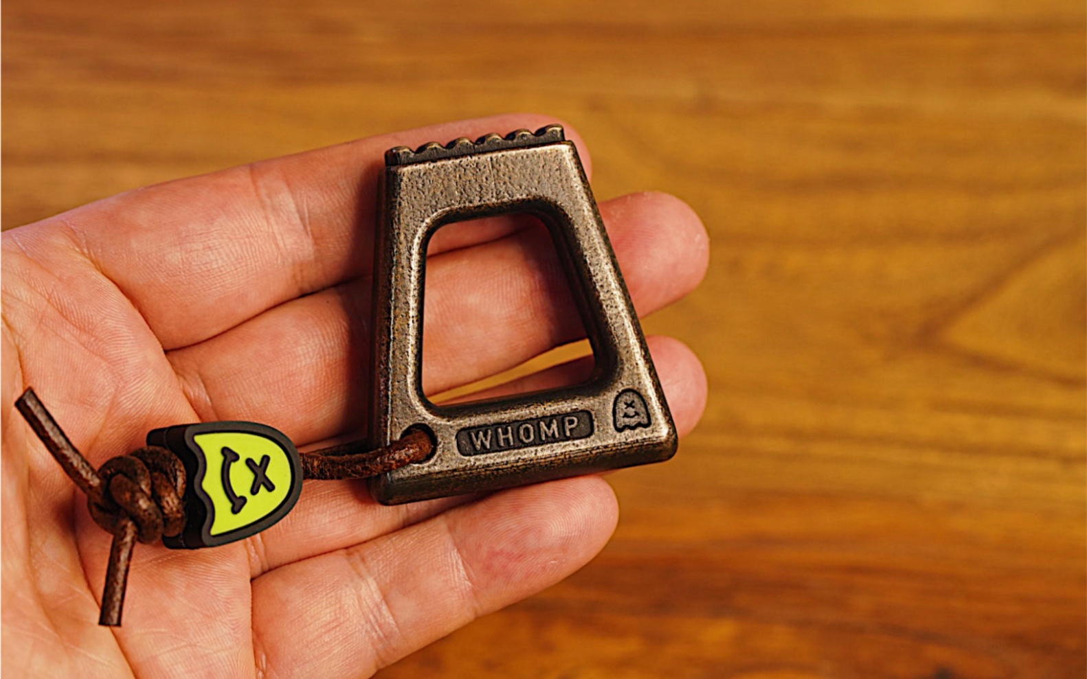 来自美国的品牌 whomp 小幽灵指虎