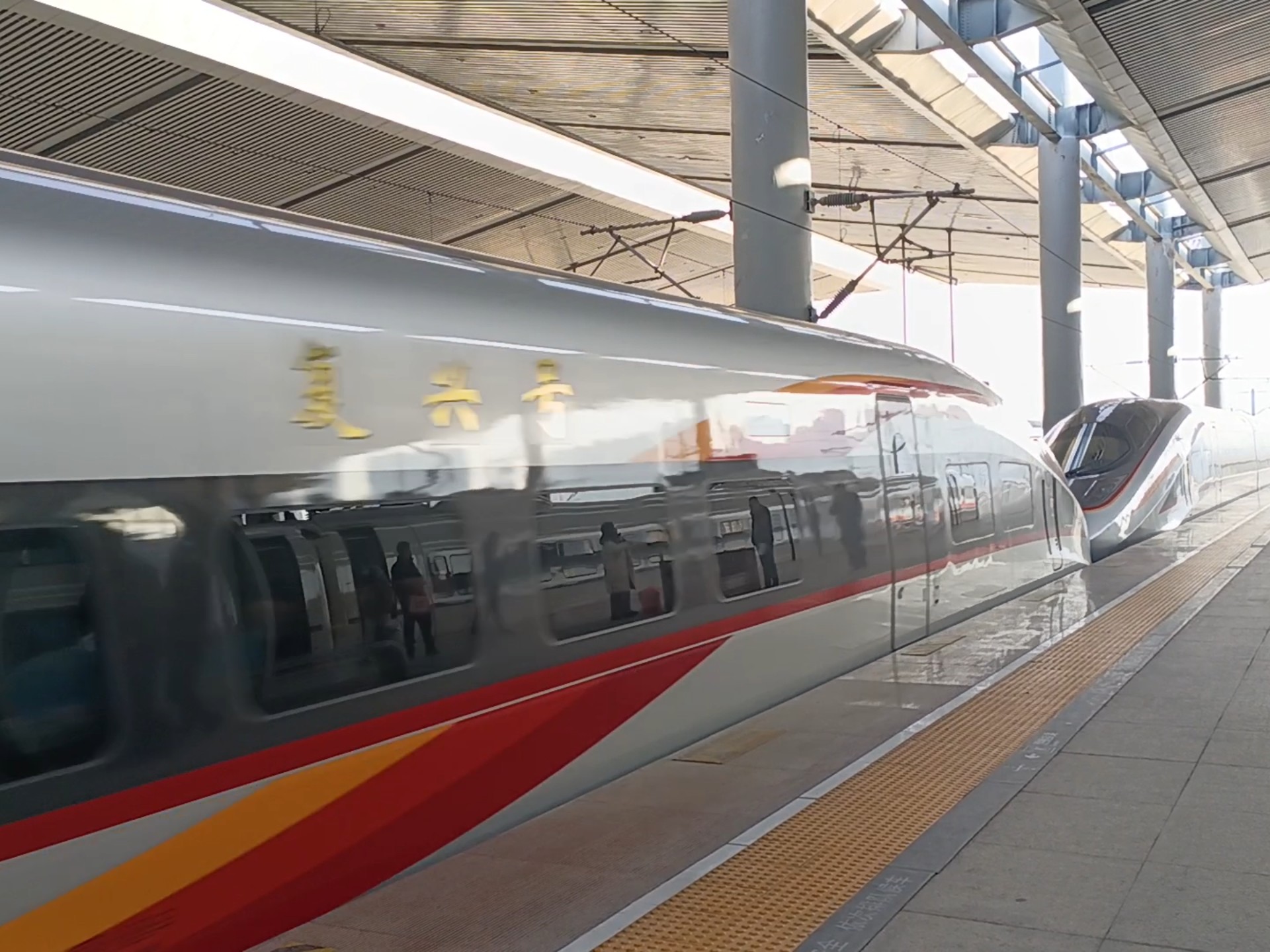 g88次列车出西安北站 cr400af