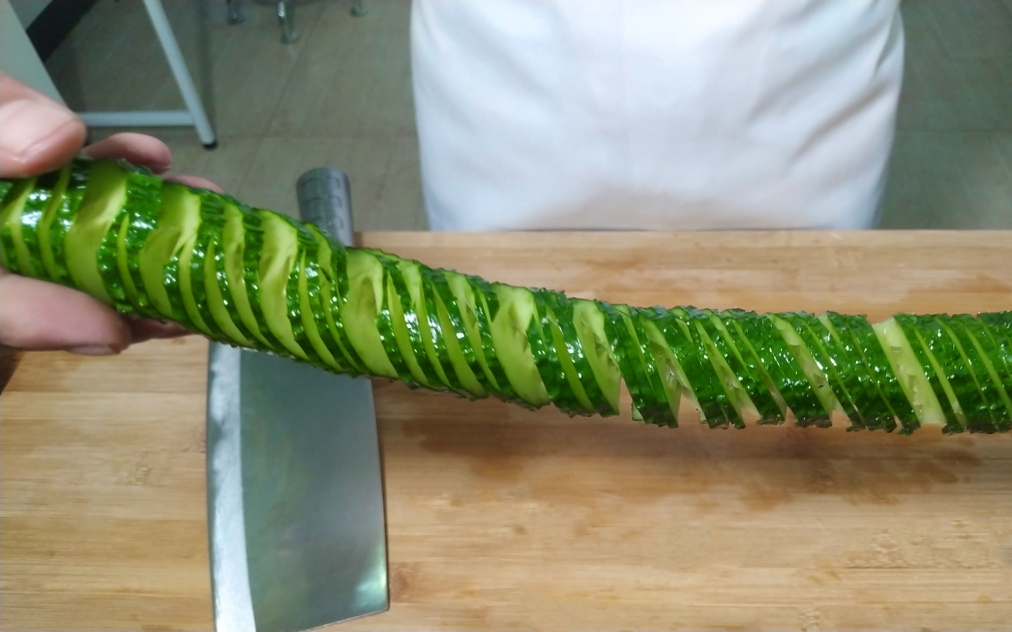 大厨教你蓑衣黄瓜的正确做法拉开像弹簧一样中间不会断