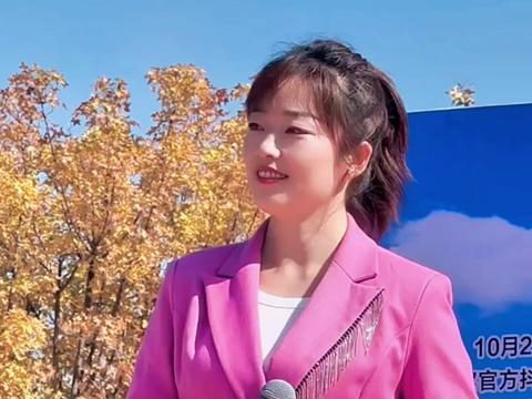 陕北歌手辽辽演唱《酒杯杯》