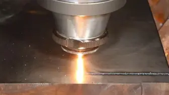 标题确认：6000瓦光纤激光切割机，精准切割25毫米碳钢