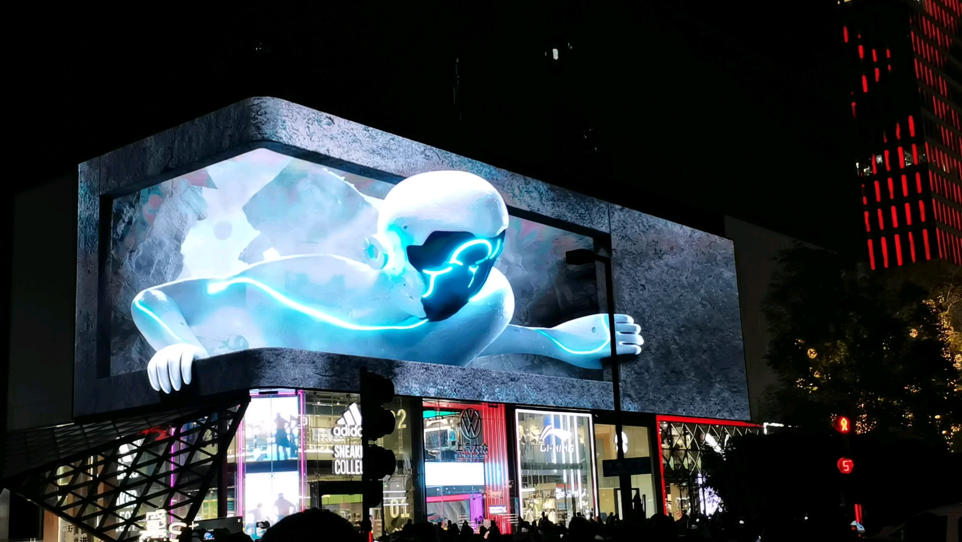 成都太古里裸眼3d等了好久,终于拍到了