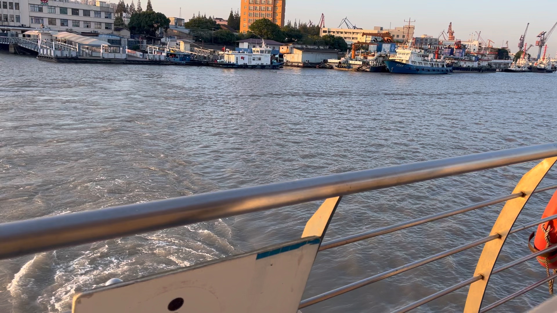 【上海黄浦江轮渡】定海桥渡口-金桥路渡口 下午4:15左右录制 黄浦江