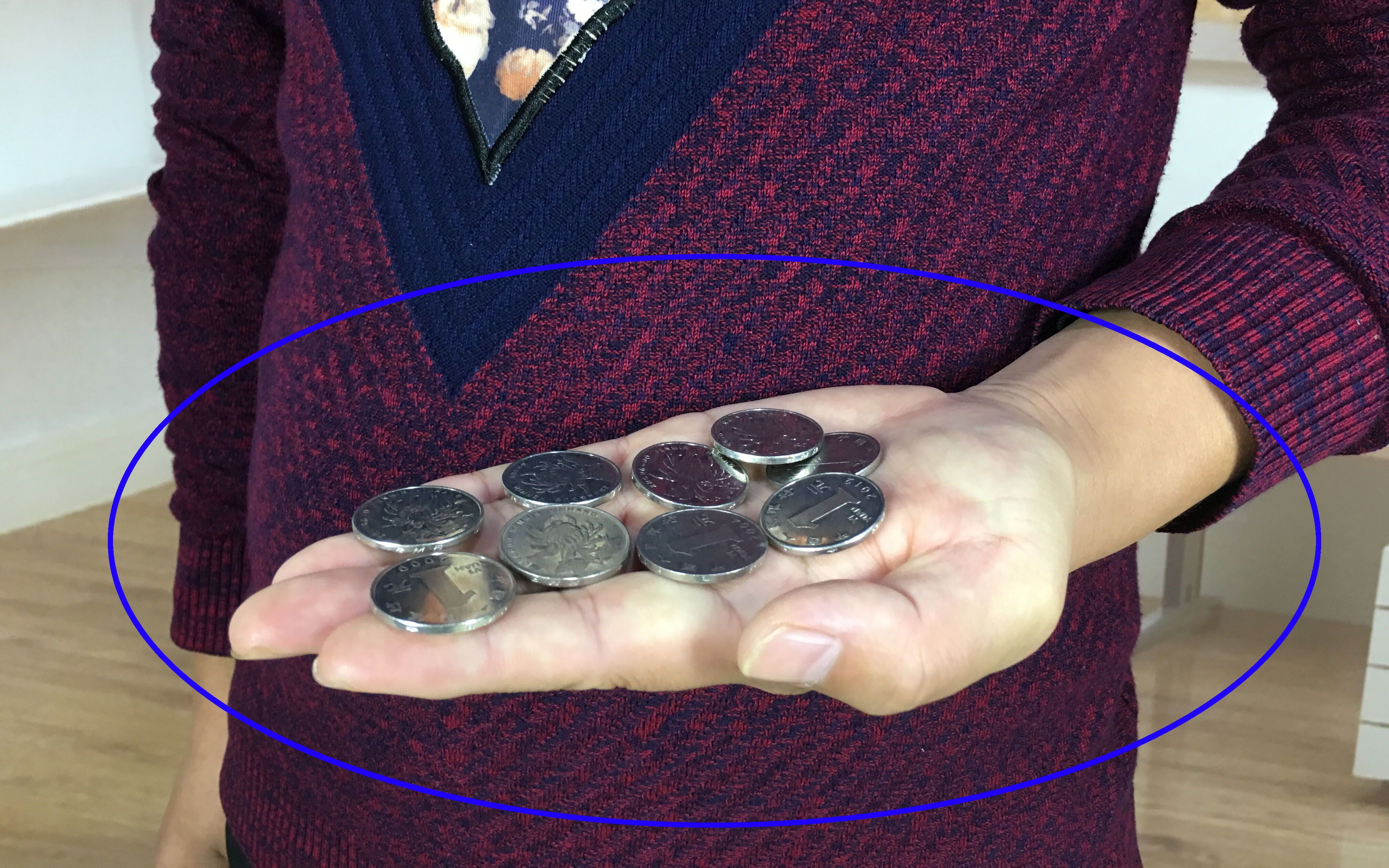 魔术教程:空手连续变出20个硬币!学会后逗朋友玩玩