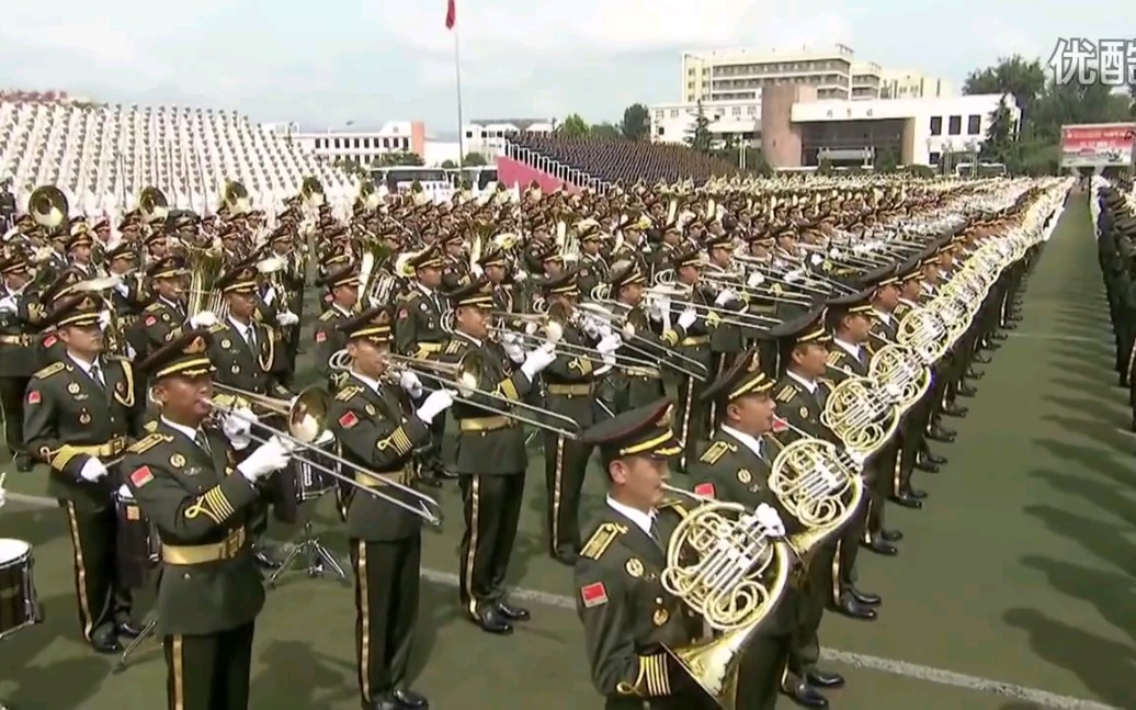 [图]千人大乐团演奏《歌唱祖国》，气势磅礴，势不可挡!