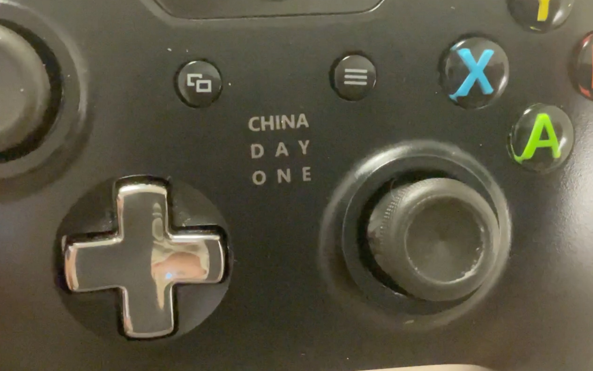 Xbox手柄上的China day one 啥意思 第一次使用这手柄 怕不是假的吧哔哩哔哩bilibili