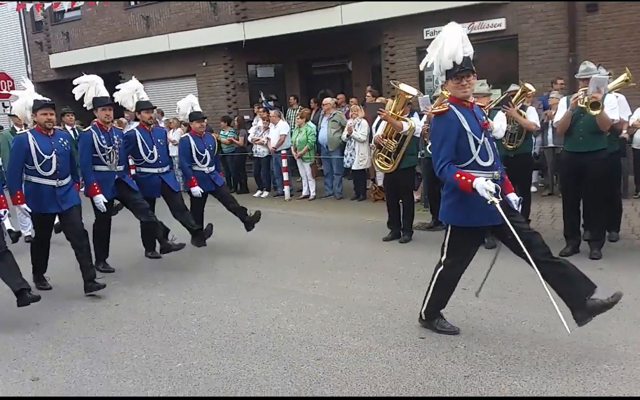 2018年德国门兴格拉德巴赫民间阅兵-东德军乐sylvianer marsch