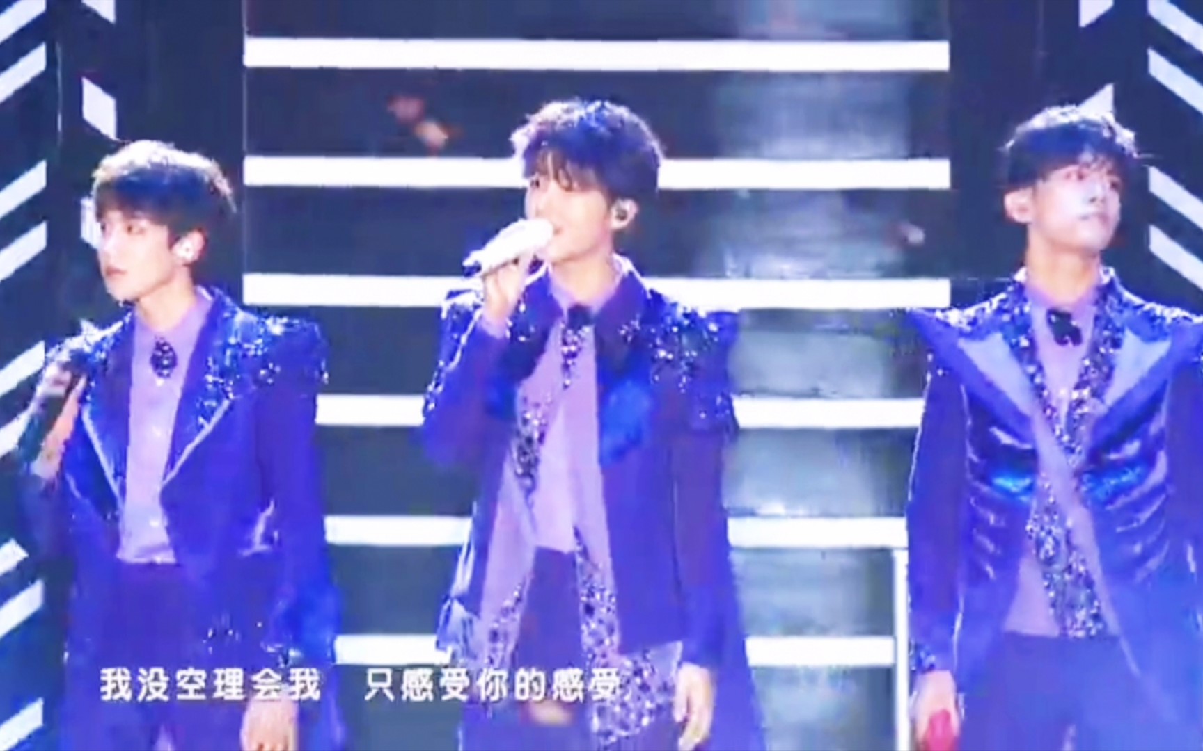 [图]【TFBOYS】五周年演唱会是很绝的！这首《Super Star》也是很绝的！