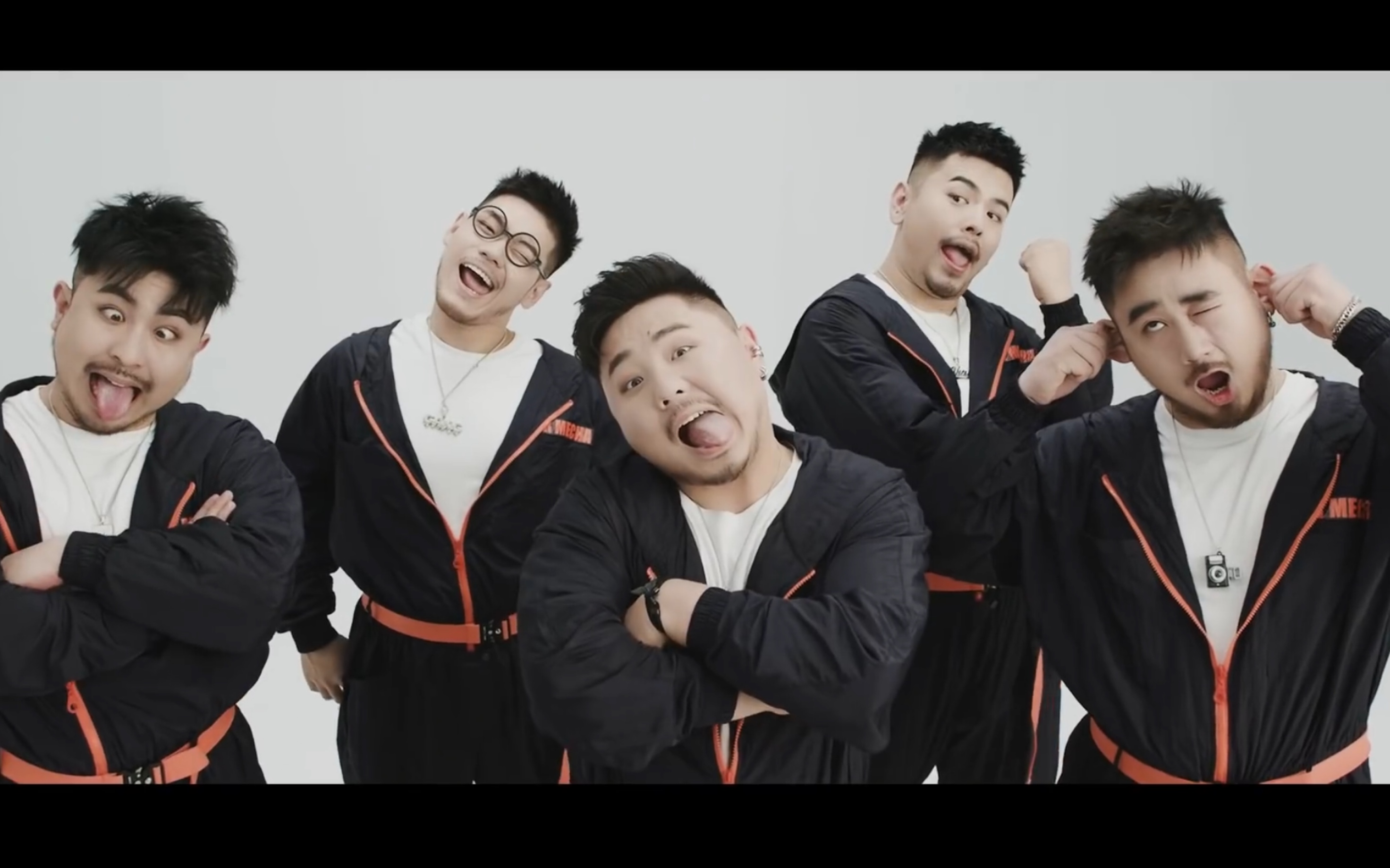 (整修中)[饭制] 熊猫堂成员介绍~主唱 峰峰同学