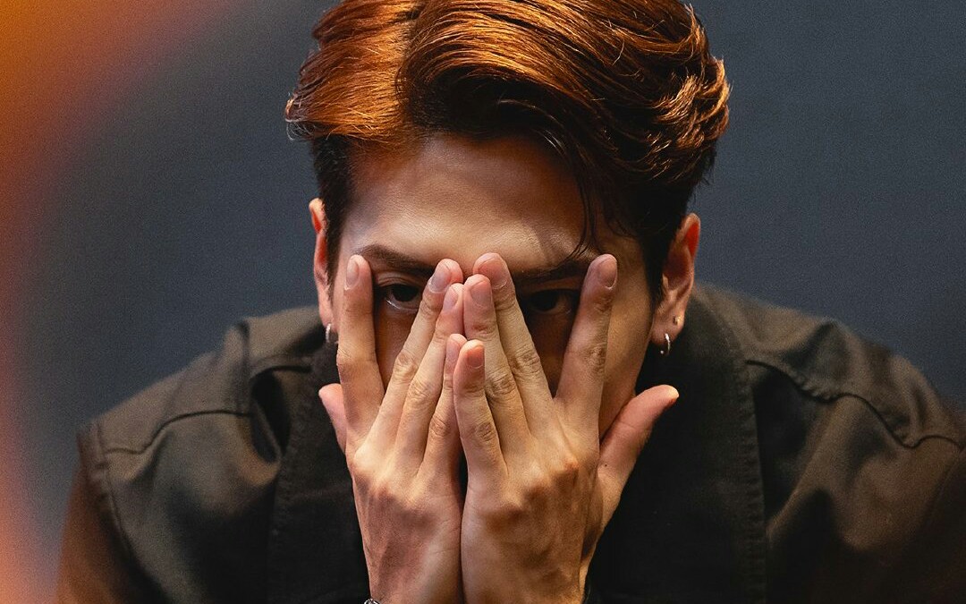 【王嘉尔】男爱豆被迫营业时候的委屈巴巴表情_哔哩哔哩 (゜-゜)つロ