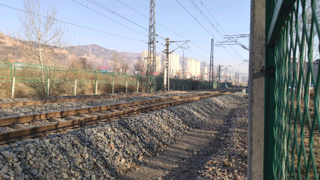 【铁路随拍】青藏宁段hxd1c3070 3058通过西宁湟水河市场