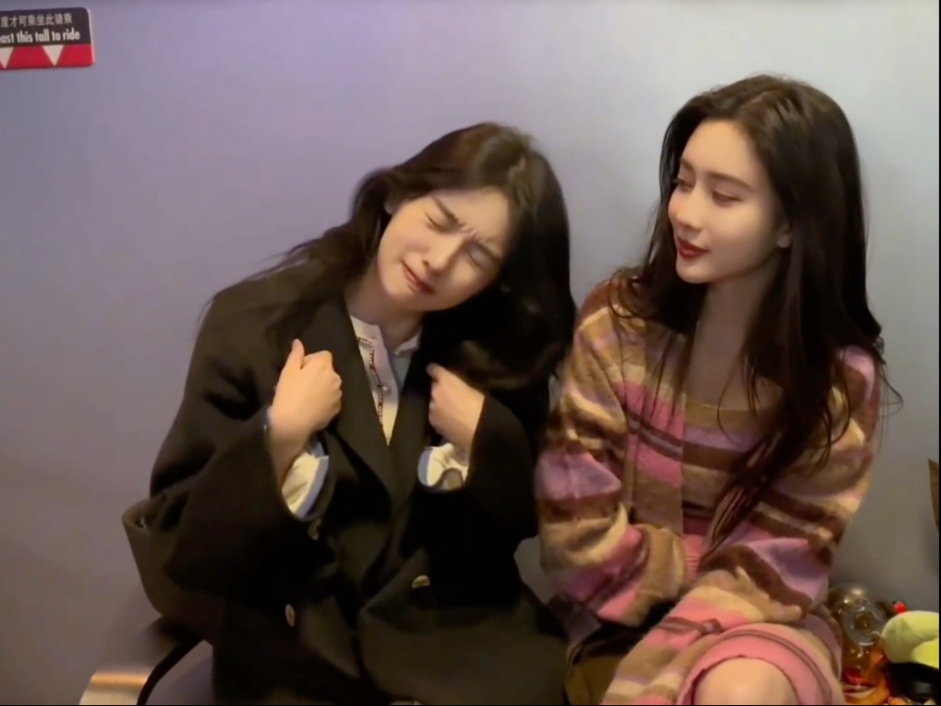 如果萌是一种天赋 孟姐看小也的眼神也好品! #周也 孟子义