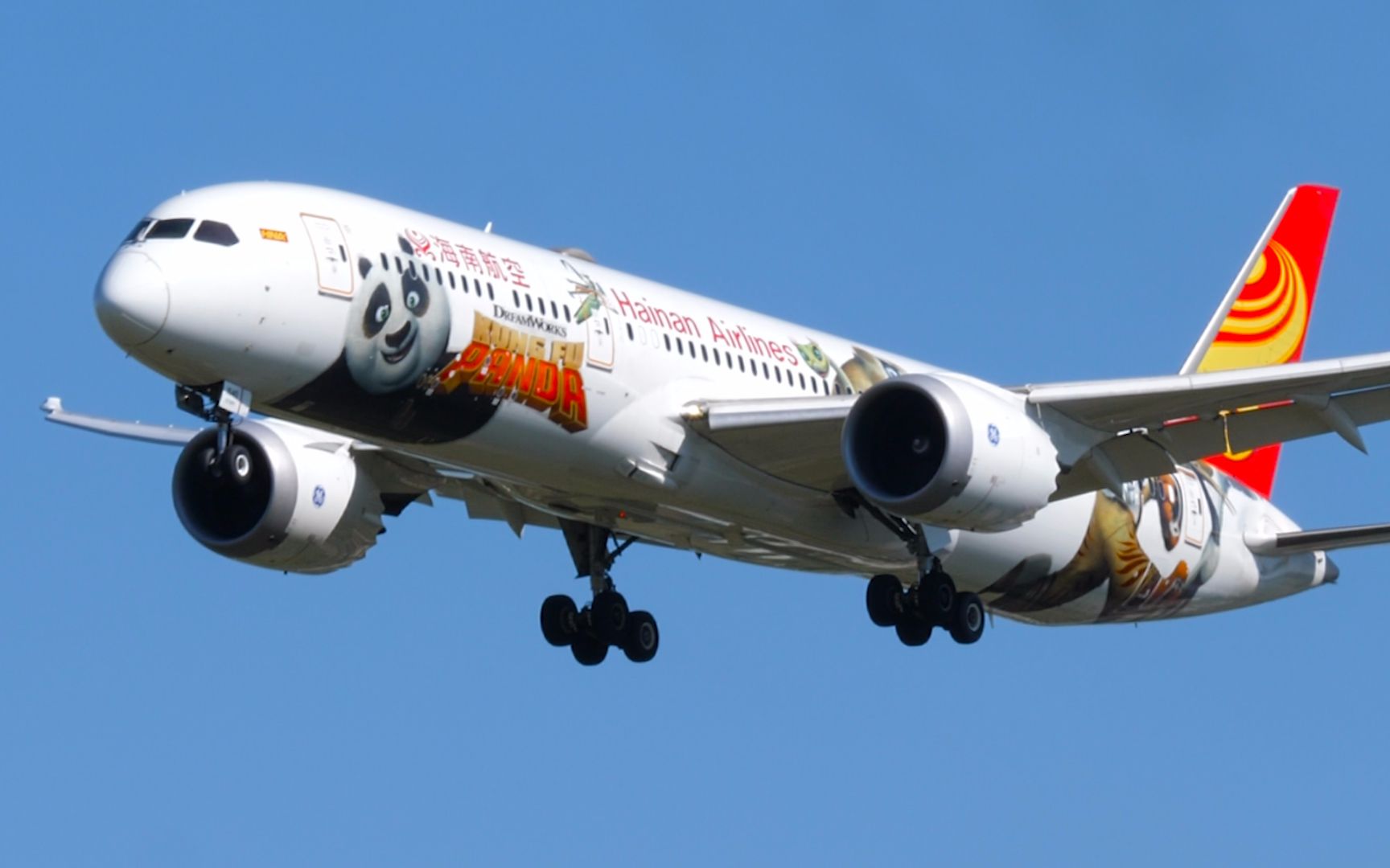 海航波音787-9功夫熊猫一号机,降落首都机场!