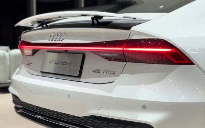 奥迪a7很难不爱呀,尾灯动画未减配版