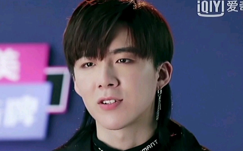 刘宇宁刚出道时脸肉嘟嘟的,还很羞涩7215最后的粉丝福利好可爱