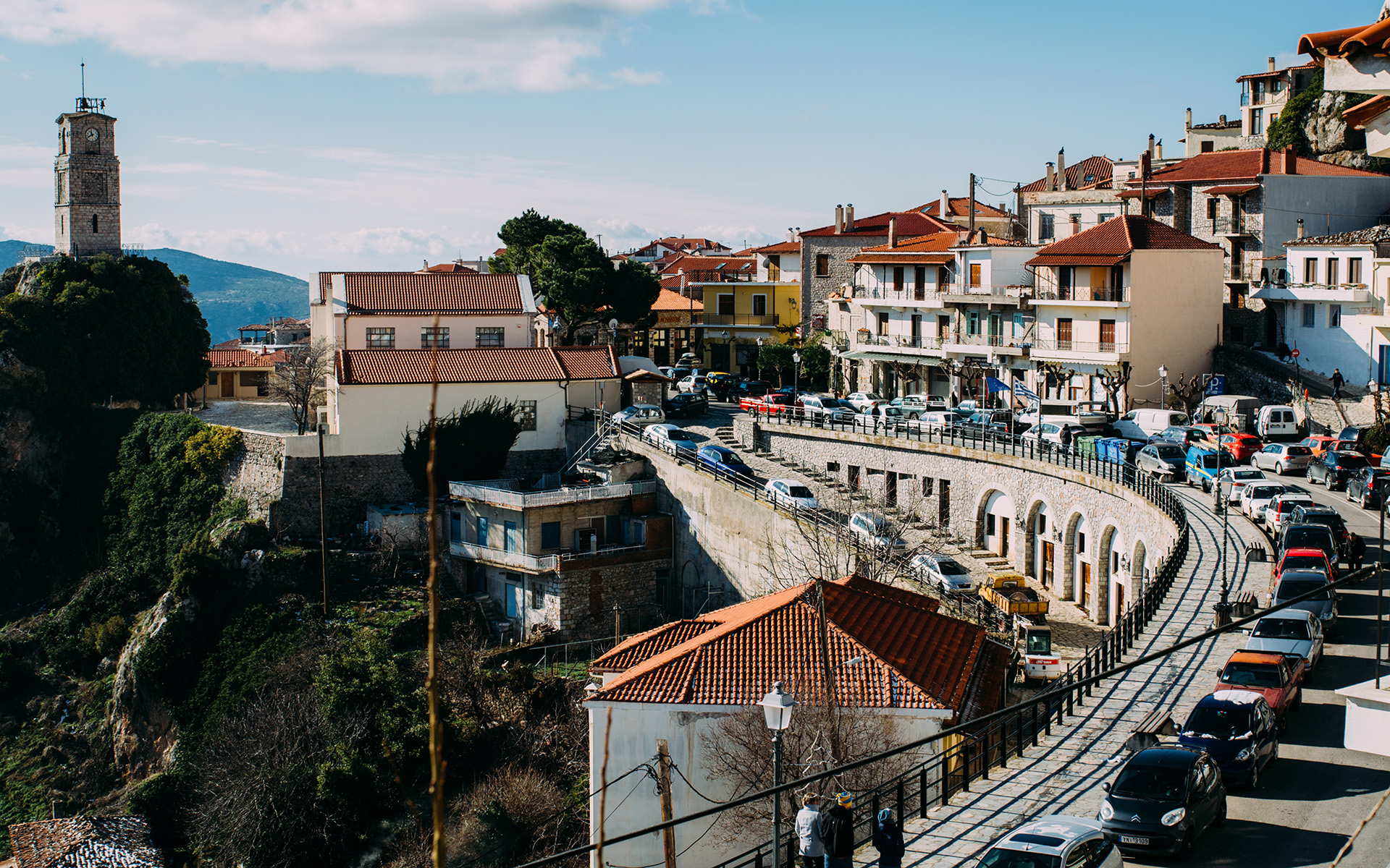 烟雨朦胧的南欧小镇,这里是希腊著名滑雪场所在地