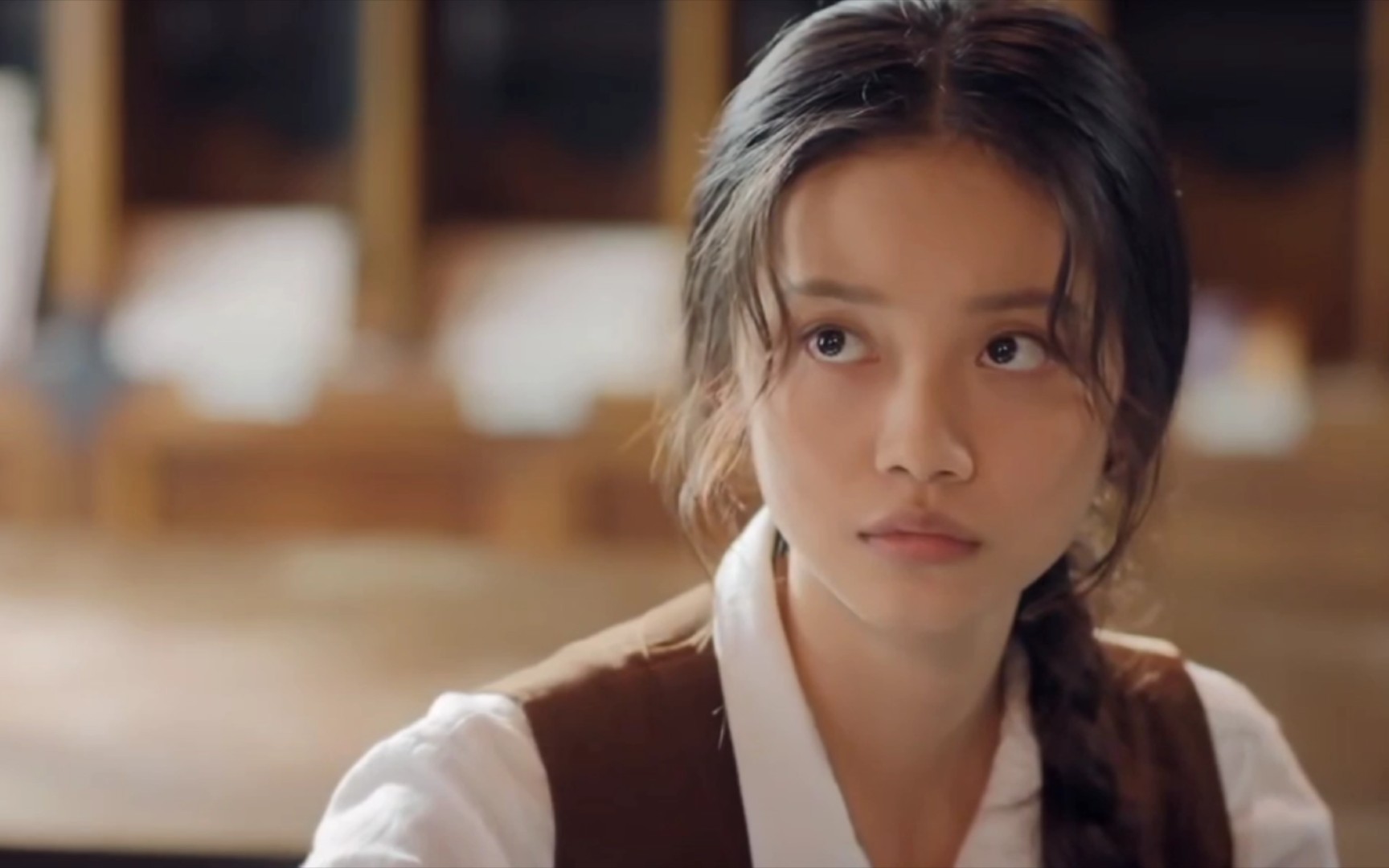 【微微怡笑|双镜】"她曾在四下无人里牵起她,也在万众睹目中牵起她"