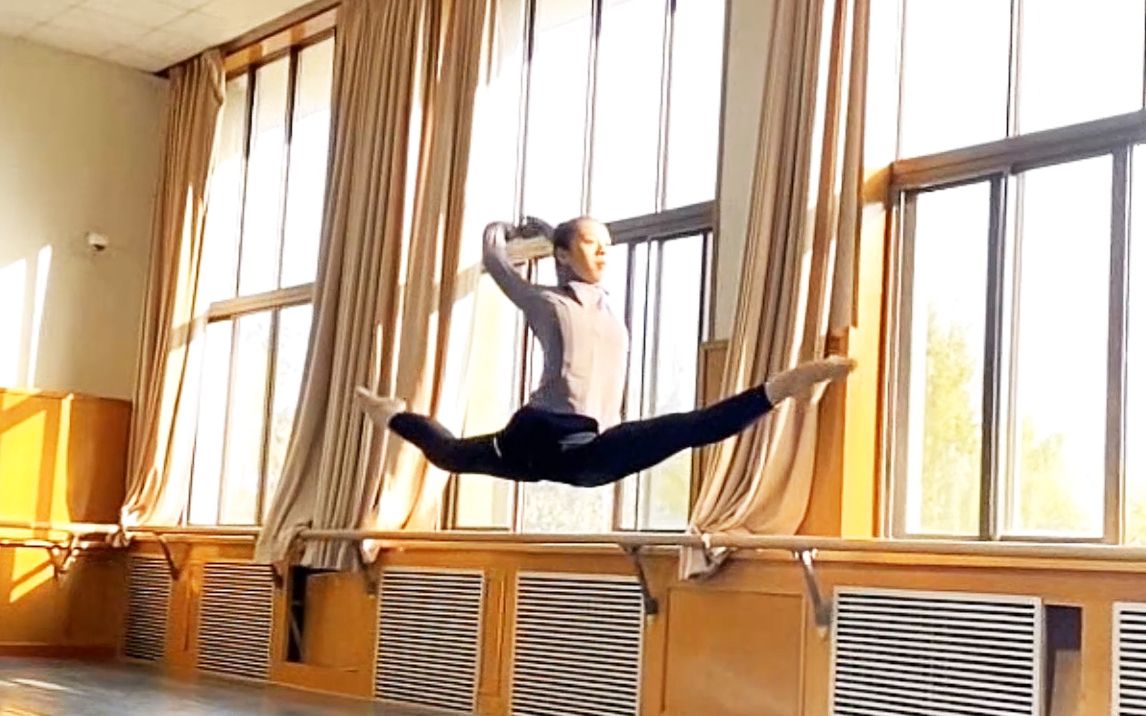 (498)北舞19级娄瑜桐中国舞基本功开肩【一字马大跳】