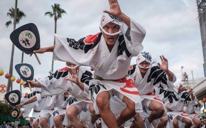日本军人跳阿波舞图片