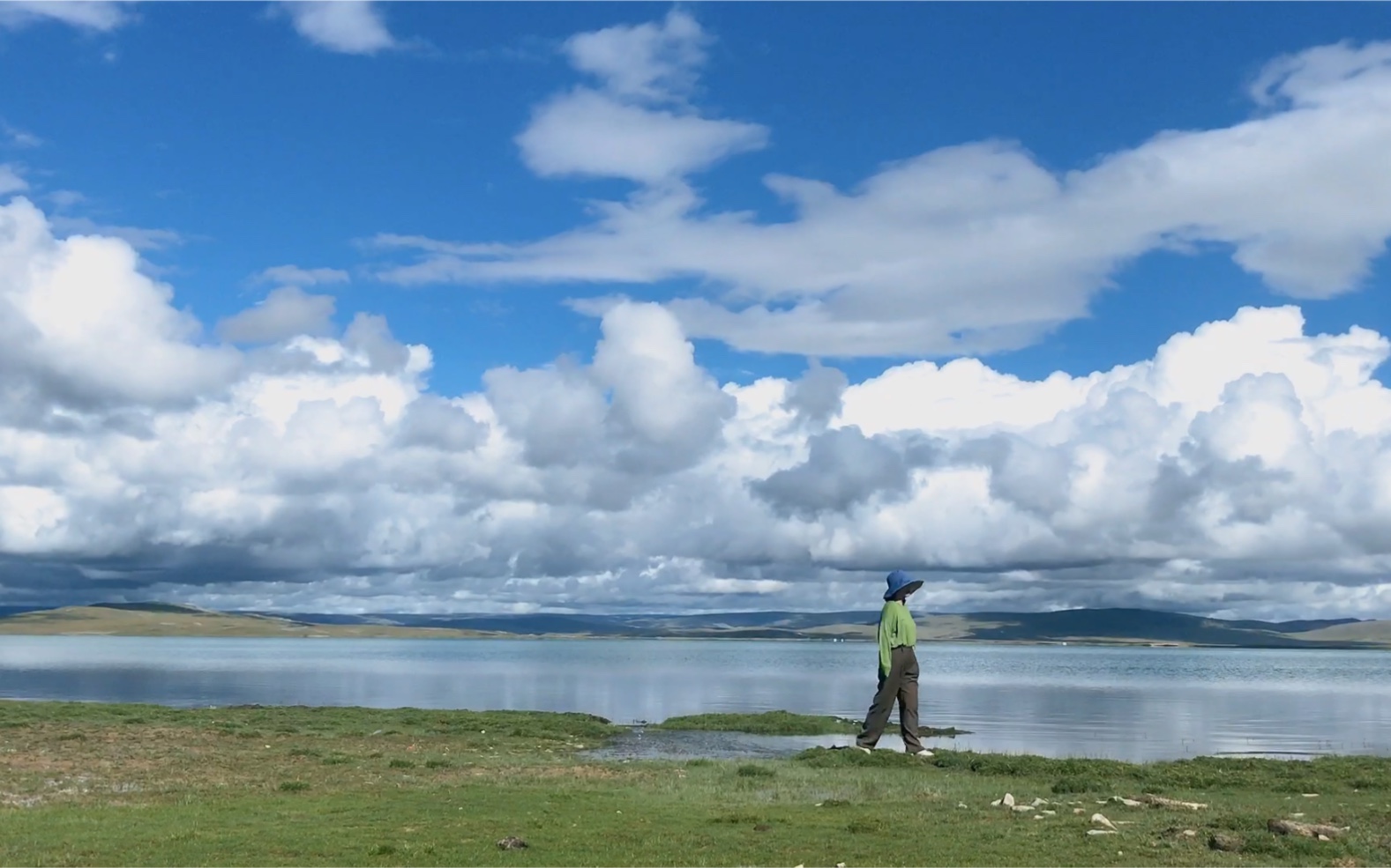 错那湖畔云卷云舒