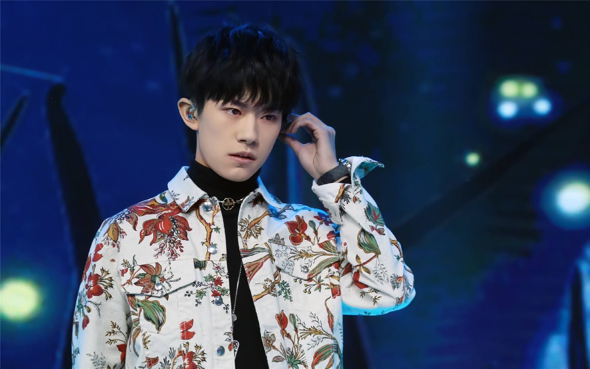 19岁四字弟弟易烊千玺凭少年的你获多项大奖太有实力了