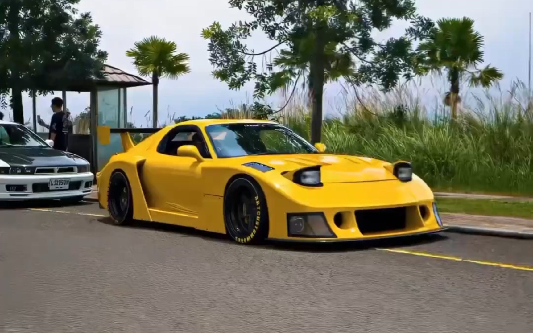 还是宽体改装套件好看更有感觉,马自达rx-7